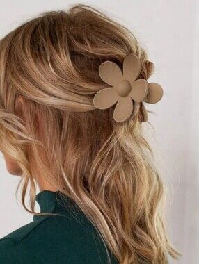 3 FOR $15  💕 Flower Matte Strong Hold Claw Clip Fashionable Hair Accessories